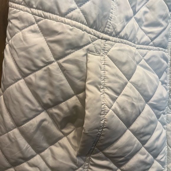 #2027. Kim Rogers White Quilted Puffy Vest w/Zip & Snap Closure. Size 1X - Picture 2 of 8
